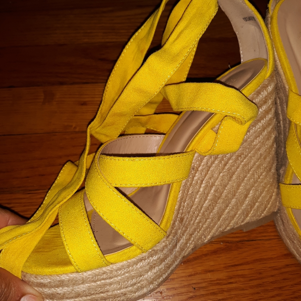 Shoes - Picture 4 of 4